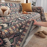 Boho sofabetræk i chenille med jacquardmønster og kvastekant på sofa