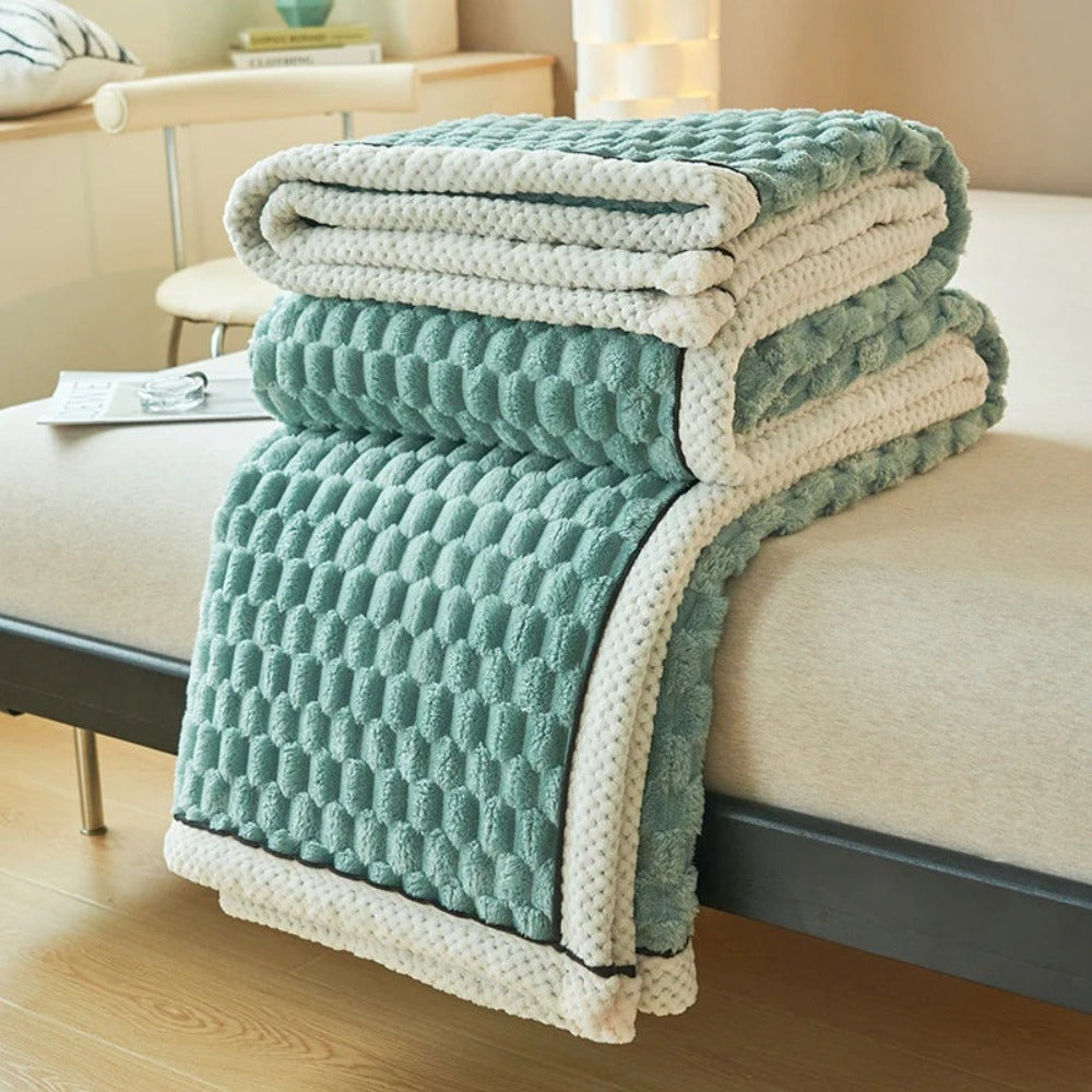 Sherpa plaid med boblemønster over sofa