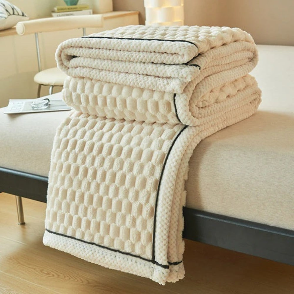 Sherpa plaid med boblemønster over sofa